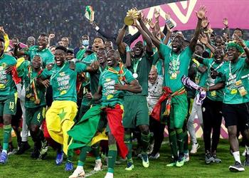 فيديو وصور السنغال تتحدى كاف وتحتفل بكأس أمم إفريقيا قبل ودية بيرو