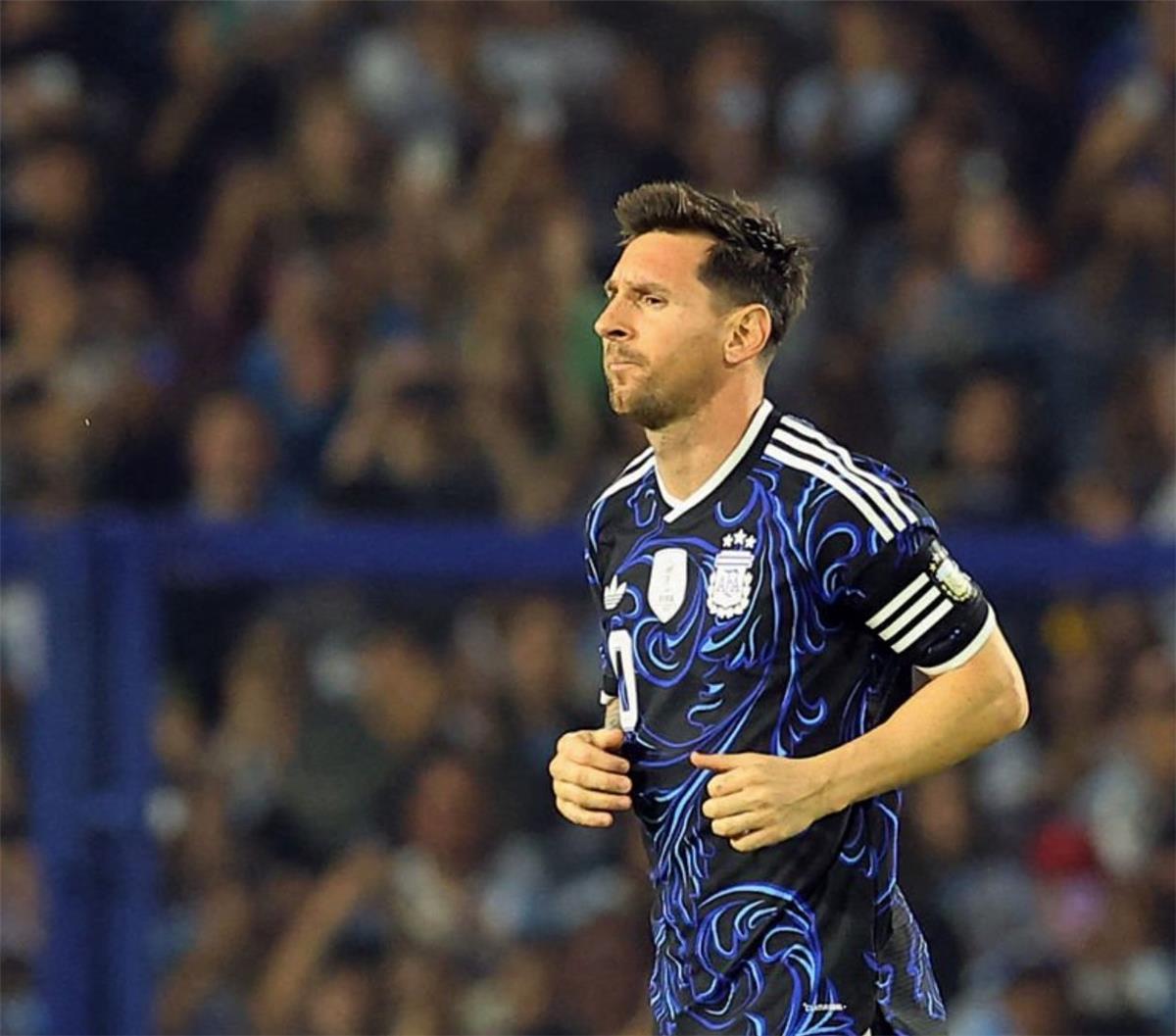 مدرب موريتانيا يكشف كواليس ما دار مع ميسي بعد الهزيمة أمام الأرجنتين وديًا