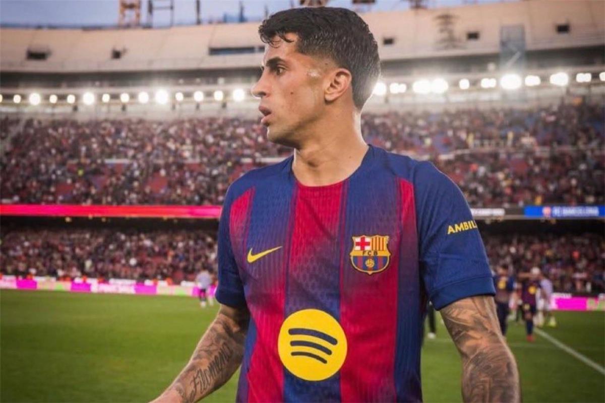 تطورات مثيرة بشأن مستقبل جواو كانسيلو مع برشلونة