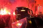 تصرف غريب من جماهير برشلونة مع حافلة الفريق قبل مواجهة أتلتيكو مدريد