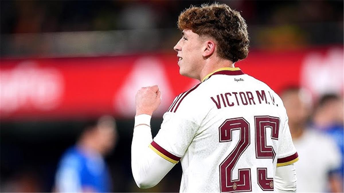 فيكتور مونوز يعلق على انتقادات جماهير ريال مدريد ضده.. ويشيد بـ لويس دي لا فوينتي 