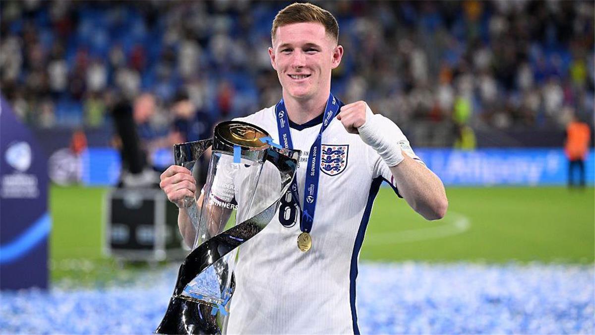 إليوت أندرسون يكسر صمته ويعلق على أنباء اهتمام مانشستر سيتي وليفربول بضمه 