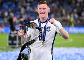 إليوت أندرسون يكسر صمته ويعلق على أنباء اهتمام مانشستر سيتي وليفربول بضمه