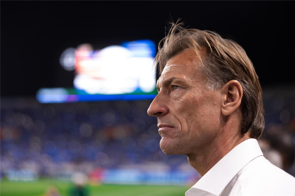 حقيقة إقالة هيرفي رينارد من تدريب السعودية عقب الخسارة برباعية أمام مصر