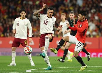 آس تنتقد أداء منتخب إسبانيا في الشوط الأول أمام مصر