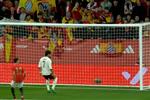 فيديو | تصرف مشين من جماهير إسبانيا تجاه منتخب مصر