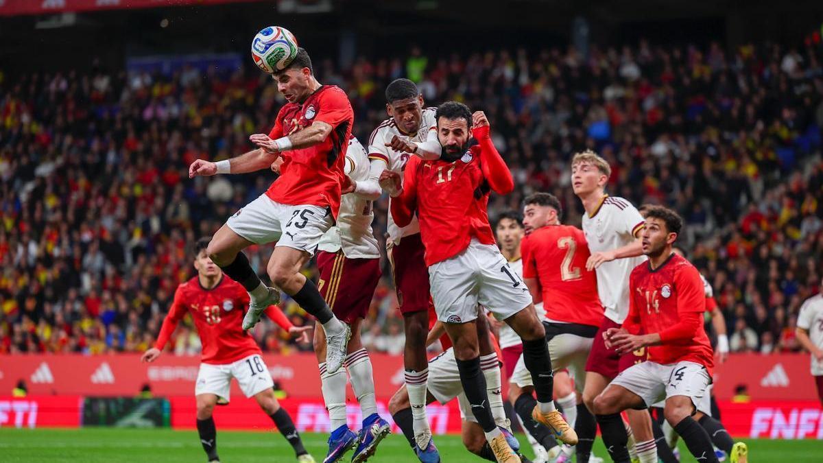 بعد التعادل بينهما.. منتخب مصر يوجه ضربة موجعة لـ إسبانيا ويقدم هدية ثمينة لـ فرنسا