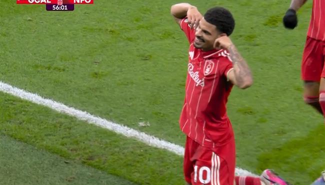 هدف جيبس وايت الرائع بالكعب في مرمي مانشستر سيتي بالدوري الانجليزي