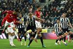 بـ10 لاعبين.. نيوكاسل يقتنص فوزًا قاتلًا من مانشستر يونايتد في الدوري الإنجليزي