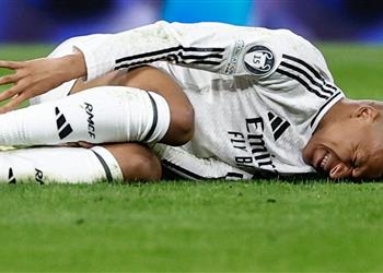 طبيب مبابي يكشف حقيقة إجراء جراحة لركبته ومدة غيابه