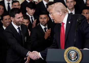 ترامب مخاطب ا ميسي ابني مشجع كبير لك ويشجع رونالدو أيض ا