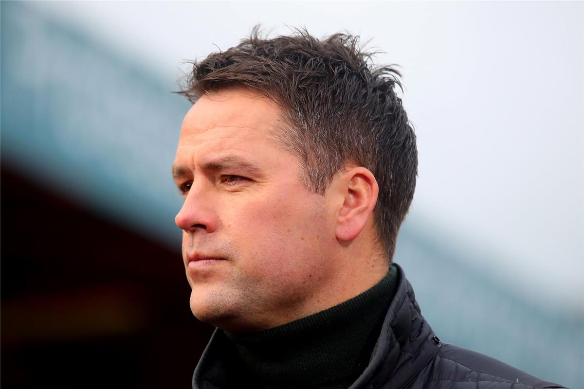 أوين: سلوت في موقف صعب مع ليفربول.. وشيئان يخرجانه من مأزقه