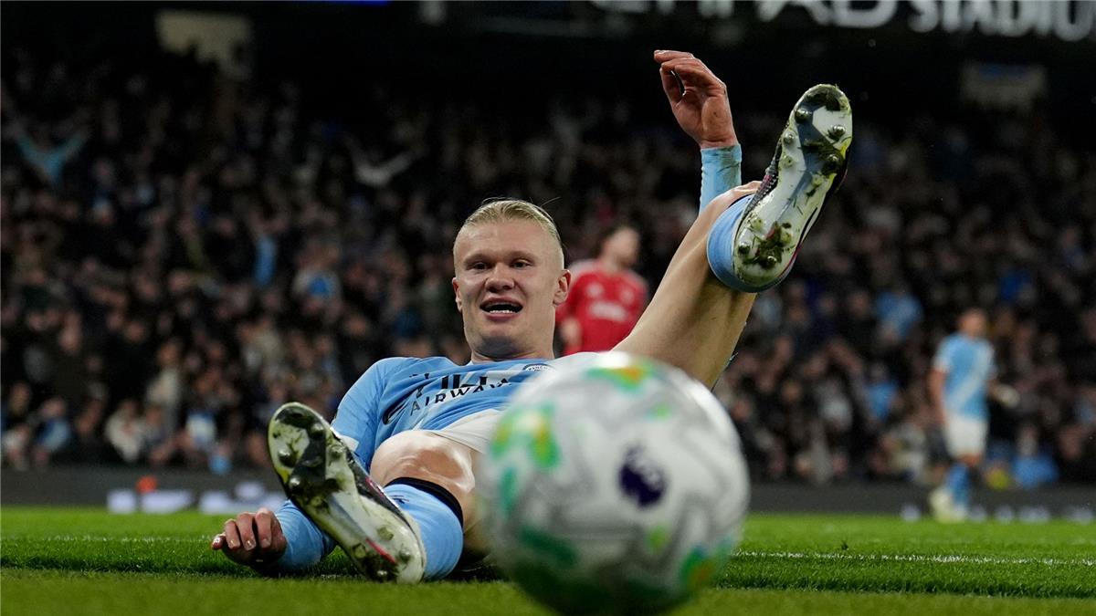 جوارديولا يكشف سبب استبعاد هالاند من مباراة مانشستر سيتي ونيوكاسل