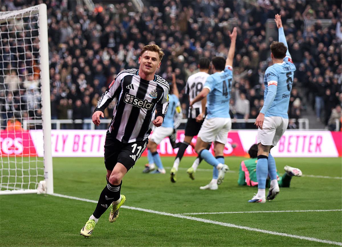 فيديو | هارفي بارنز يسجل هدف نيوكاسل الأول أمام مانشستر سيتي