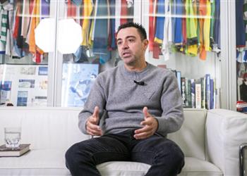 تشافي يكشف الكواليس لابورتا كاذب وتسبب في عدم عودة ميسي إلى برشلونة