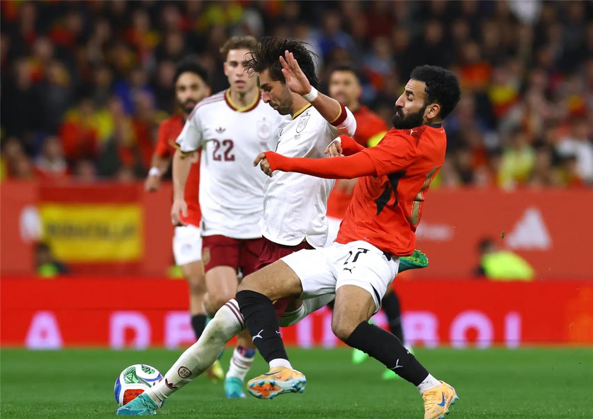 نائب رئيس آس ينتقد عنصرية جمهور إسبانيا ضد منتخب مصر: لا يوجد عاقل يفهم ما حدث