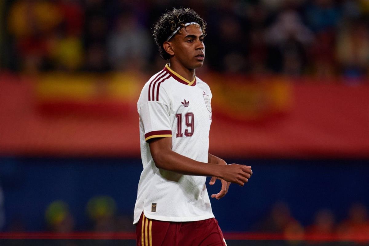 أنا مسلم الحمدلله.. أول تعليق من لامين يامال عقب واقعة العنصرية في مباراة مصر وإسبانيا