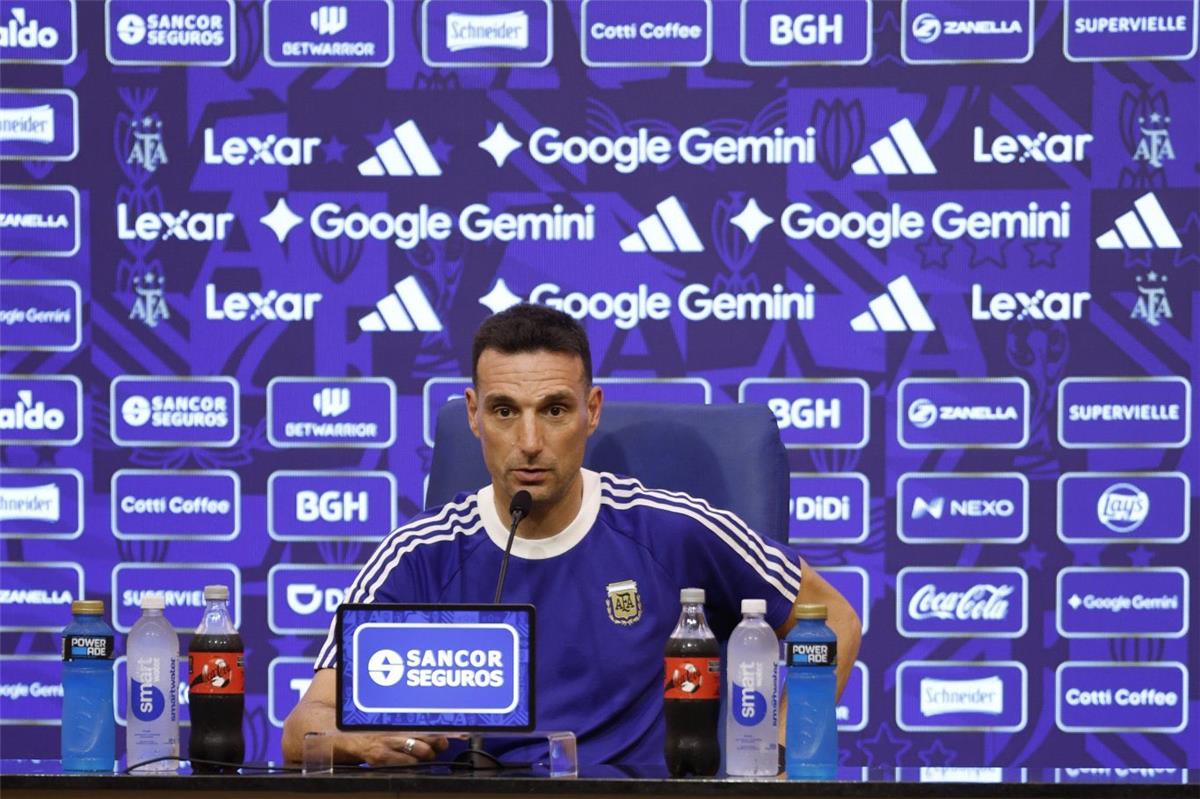 سكالوني: ميسي قادر على تسجيل 1000 هدف.. و غياب إيطاليا عن كأس العالم يحزنني