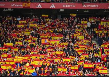 تقارير جمهور برشلونة هو من أطلق الهتافات العنصرية في مباراة مصر وإسبانيا