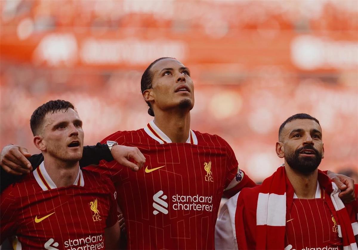 فان دايك يودع محمد صلاح وروبرتسون: جئتم كزملاء وتغادران ليفربول كأساطير