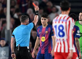 سبورت يويفا يعاقب حكم مباراة برشلونة وأتلتيكو مدريد في دوري أبطال أوروبا