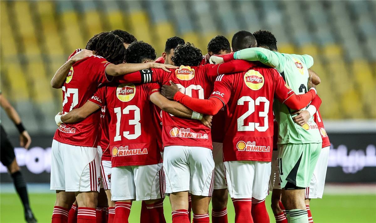الأهلي يسعى لتضميد جراحه أمام سموحة في الدوري المصري