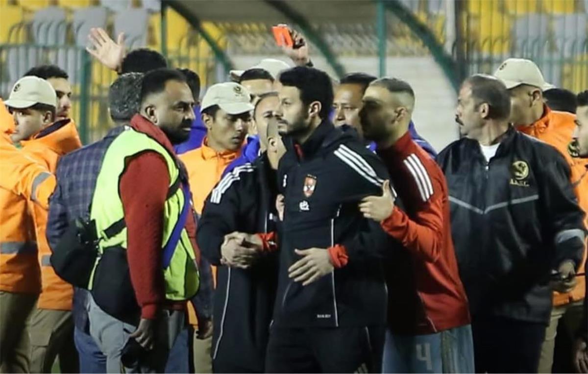 الأهلي يدخل في صدام مع لجنة المسابقات بسبب محمد الشناوي ووليد صلاح الدين