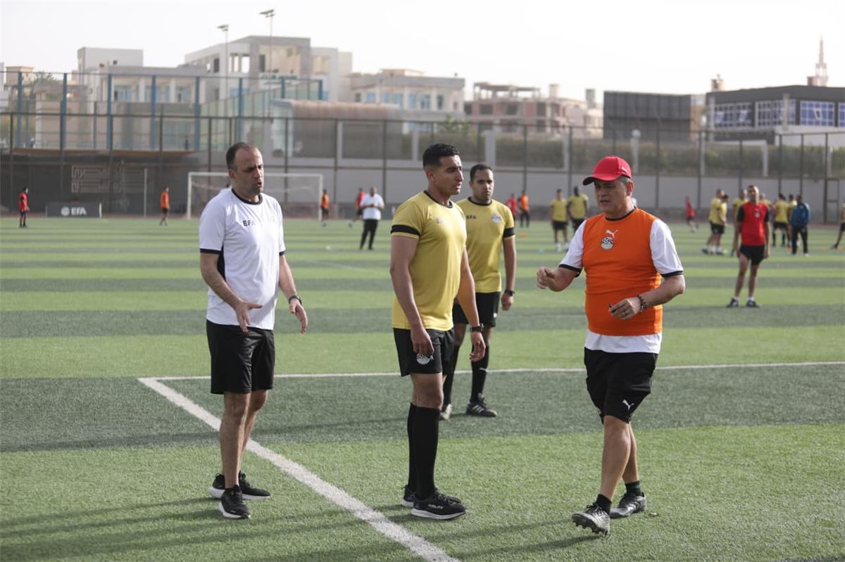 أوسكار رويز: تواجد 4 حكام مصريين في المونديال شرف كبير.. وهذه حقيقة راتبي الضخم