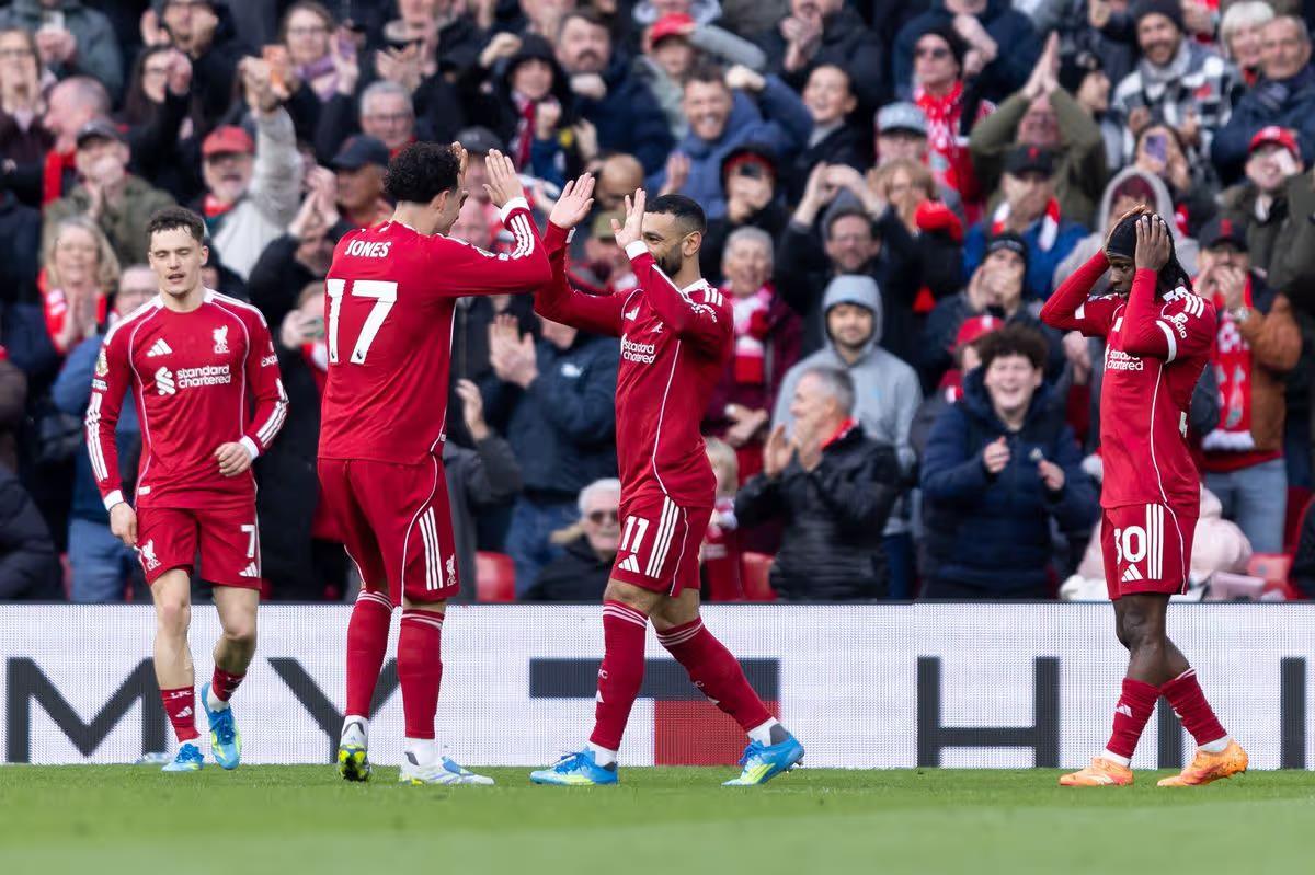 سلوت يتغزل في لاعب ليفربول بعد أدائه أمام فولهام: فعل مثل محمد صلاح