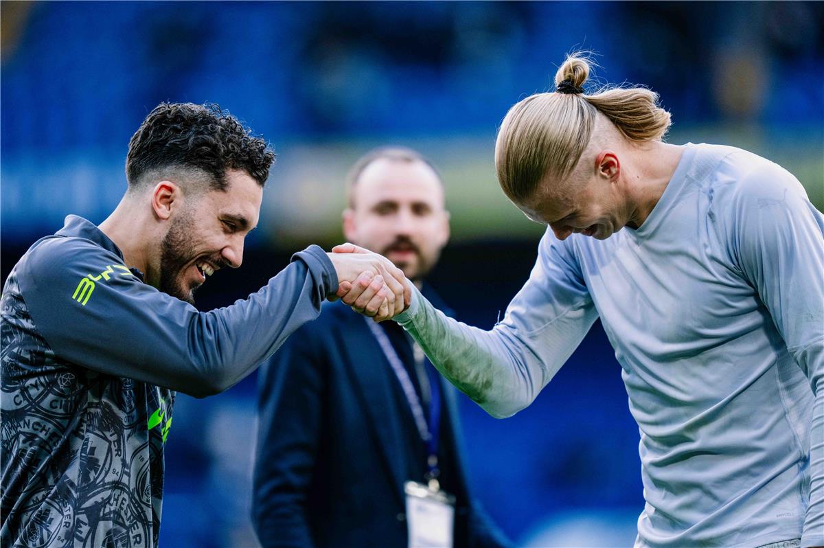 صورة | مشجع لـ مانشستر سيتي يستفز آرسنال بعد الفوز على تشيلسي