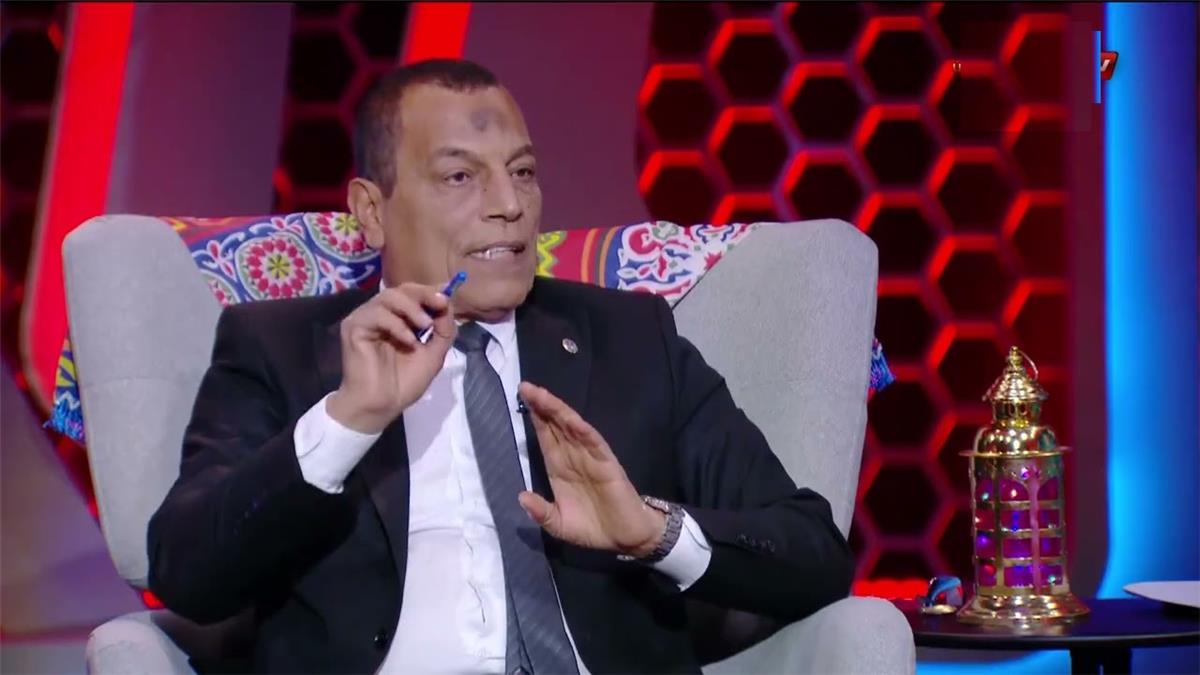 ناصر عباس: الاستماع لمحادثات الفار حق للأندية.. ويبرر تواجده مع وفد الأهلي