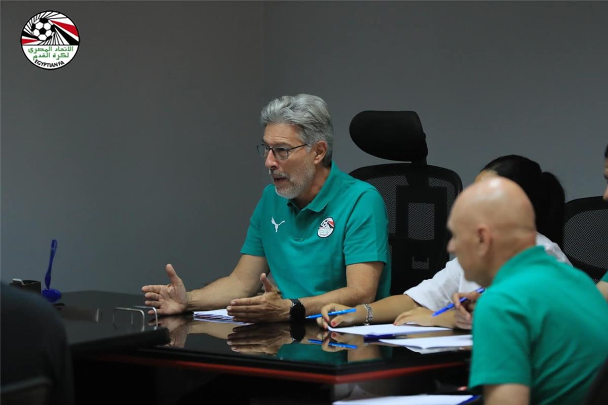 فيتور بيريرا: لا مانع من إذاعة محادثات الفار الخاصة بـ مباراة الأهلي وسيراميكا كليوباترا