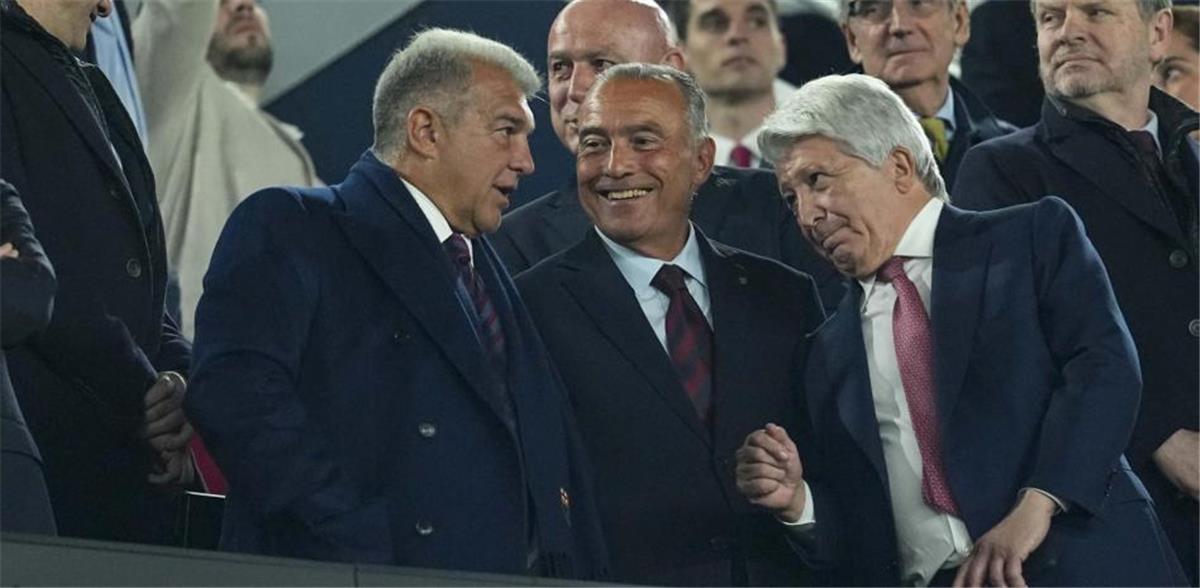 لابورتا يحفز لاعبي برشلونة قبل موقعة أتلتيكو مدريد