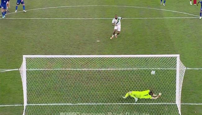 إيفان توني يهدر ركلة جزاء للاهلي امام الدحيل بدوري ابطال اسيا