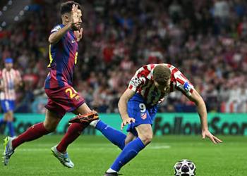 خبير تحكيمي يوضح مدى صحة طرد إريك جارسيا أمام أتلتيكو مدريد