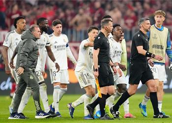 ما حدث مزحة غضب عارم من ثلاثي ريال مدريد بسبب حكم مباراة بايرن ميونخ