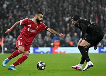ألدريدج يتفق مع كلوب ويختار خليفة محمد صلاح الصيف المقبل
