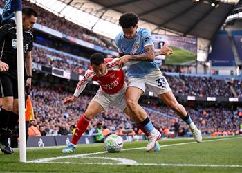 فرص آرسنال ومانشستر سيتي في التتويج بلقب الدوري الإنجليزي