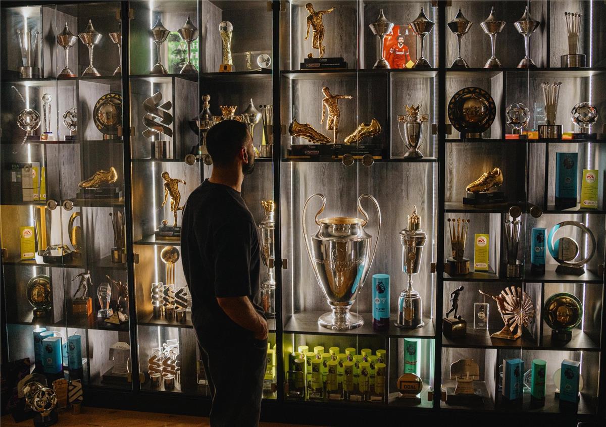 جالاس: مستقبل سلوت مع ليفربول قد يؤثر على خليفة محمد صلاح