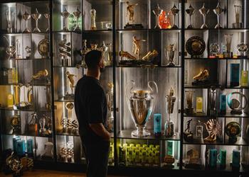 جالاس مستقبل سلوت مع ليفربول قد يؤثر على خليفة محمد صلاح