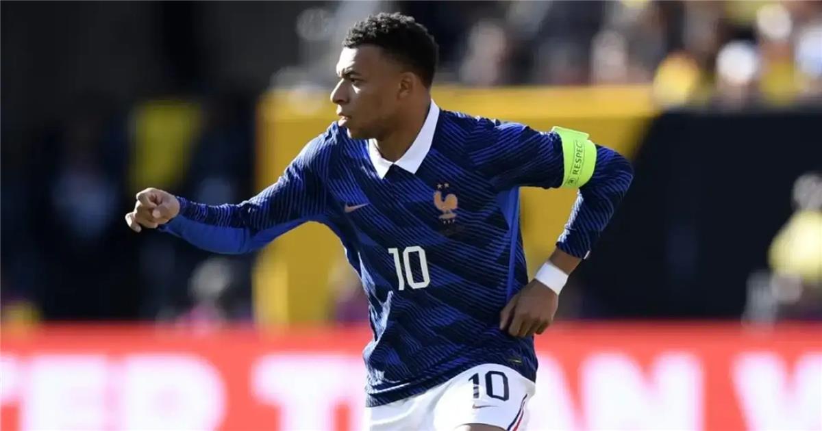 فيديو |  مبابي يثير الجدل بسبب واقعة مع كانتي في مباراة فرنسا وكولومبيا