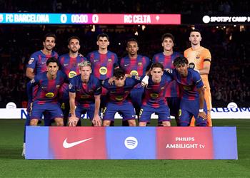 فيديو برشلونة يكرم لاعبه بعد الفوز على سيلتا فيجو في الدوري الإسباني