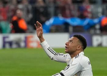 أول رد من بيريز على انتقادات جماهير ريال مدريد ضد كيليان مبابي