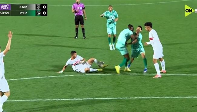 اصابة وخروج احمد عاطف قطة في مباراة بيراميدز والزمالك بالدوري المصري