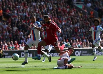 تيم شيروود يلوم محمد صلاح على تصرفه في مباراة ليفربول وكريستال بالاس