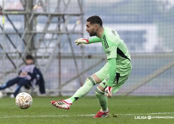 وسط قلق منتخب الجزائر لوكا زيدان يتعرض لإصابة قوية