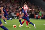 فأل حسن لأحدهما.. حكم مباراة برشلونة وأتلتيكو مدريد في الدوري الإسباني