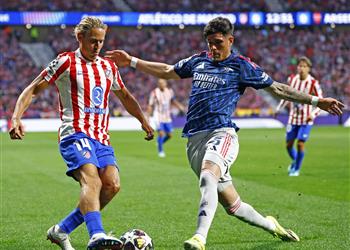 فيديو اشتباك بين ثنائي أتلتيكو مدريد وآرسنال وسيميوني يتدخل