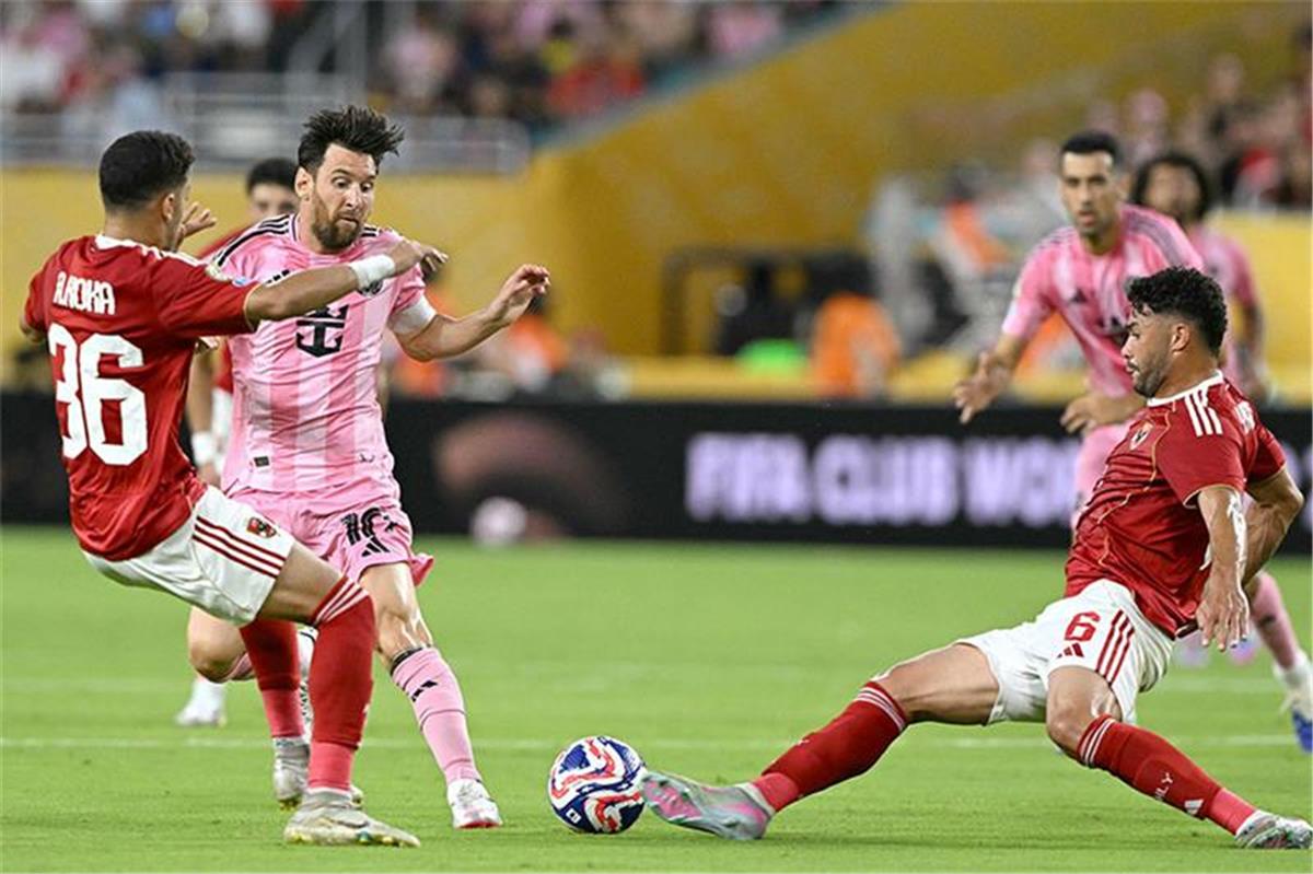 سبورت: الأهلي مرشح لمواجهة برشلونة في كأس خوان جامبر