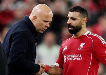 سلوت يحطم آمال جمهور ليفربول ويعترف لا يوجد لاعب يستطيع خلافة محمد صلاح